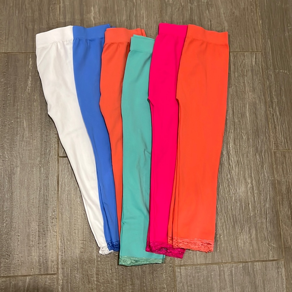 Light weight lace trimmed 3/4 length tights